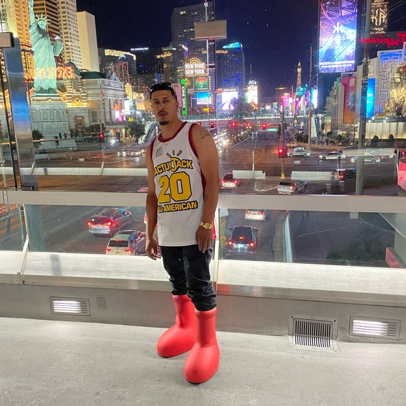 Meet your Posher, Kenneth - Picture 2 of 2